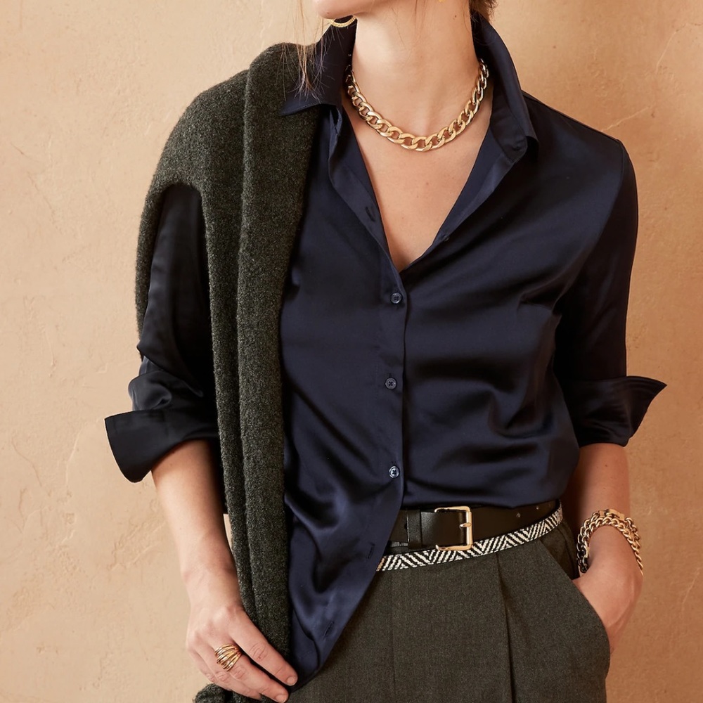 NWT BANANA REPUBLIC FACTORY Satin classic women’s shirt, Navy, size XSPetite